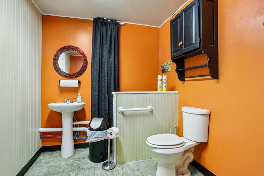 More Photos Of 209 N State St, Litchfield Storefront Retail Residential For Sale