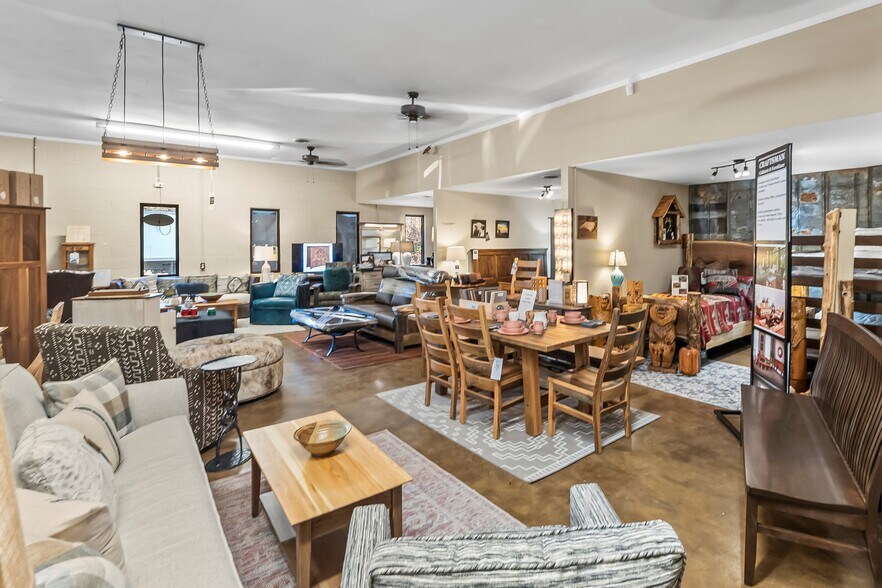 More Photos Of 2994 Hickory Blvd, Hudson Freestanding For Sale