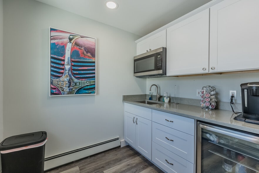 More Photos Of 128 Carleton Ave, East Islip Office For Sale