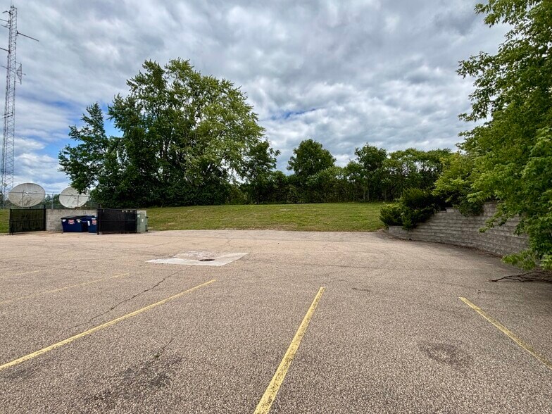 More Photos Of 402 N Genesee St, Wittenberg Fast Food For Sale