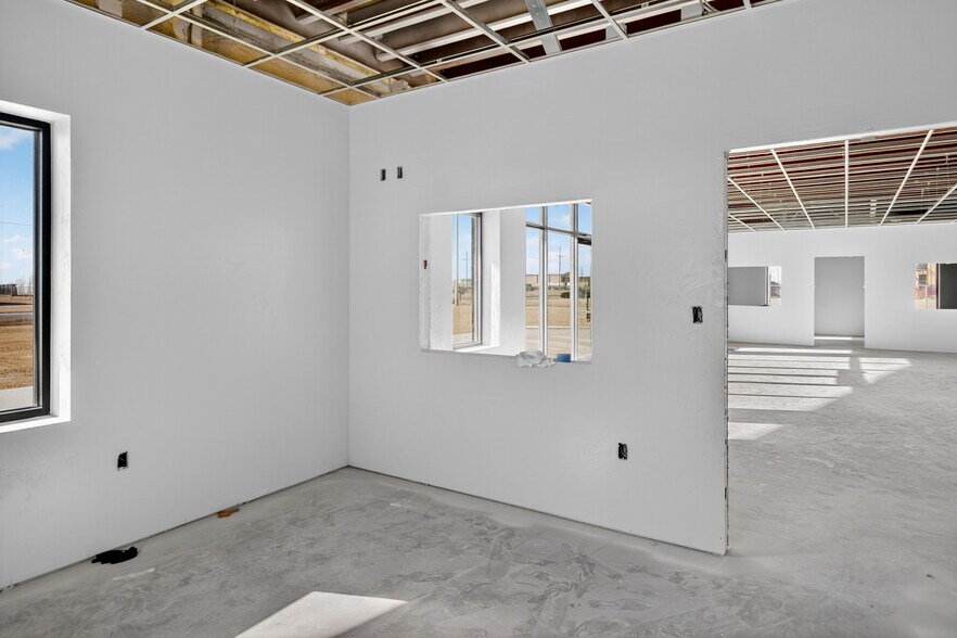 More Photos Of 16510 W Basin St, Odessa Warehouse For Lease