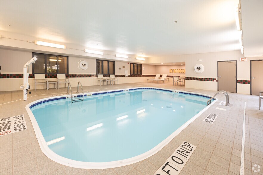 More Photos Of 541 W Dussel Dr, Maumee Hotel For Sale