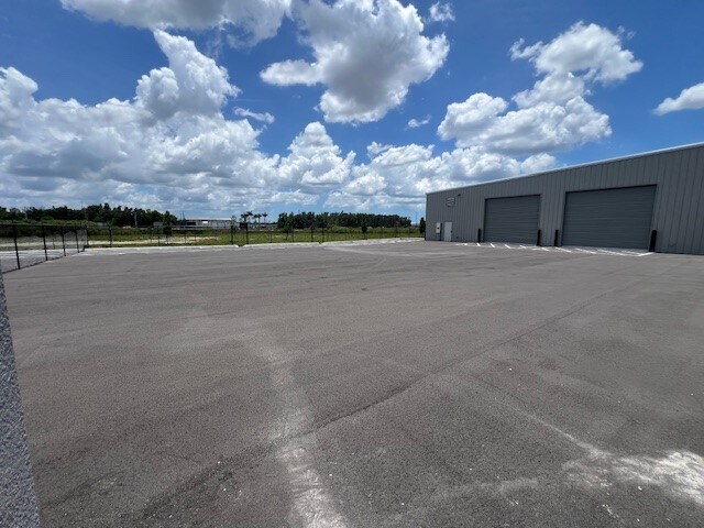 More Photos Of 2954 Van Buren St, Fort Myers Distribution For Lease