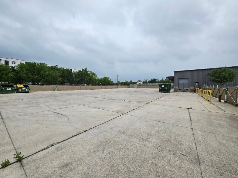 More Photos Of 1516 Ferguson Ln, Austin Light Distribution For Lease