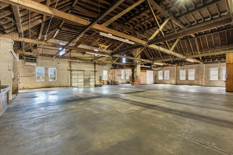 More Photos Of 201 N 2nd St, Raton Auto Repair For Sale