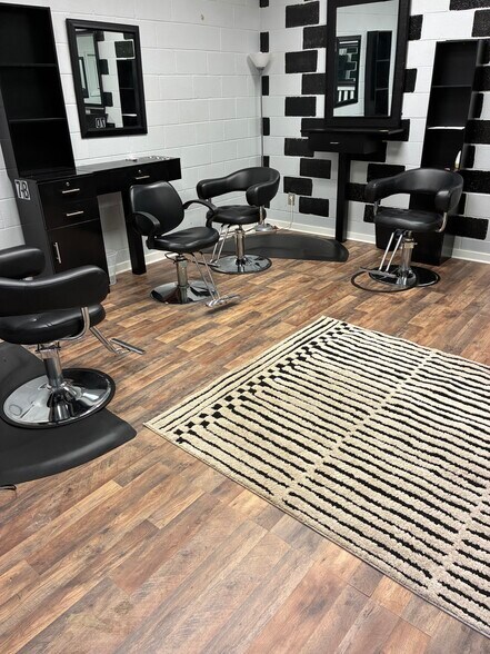 More Photos Of 737 Main St, Stone Mountain Office For Lease