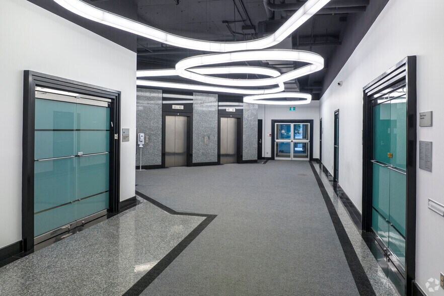 More Photos Of 40 Holly St, Toronto Office For Lease