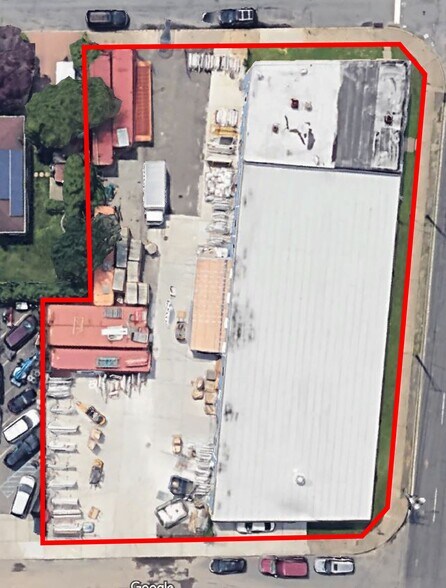 More Photos Of 910 N Wellwood Ave, Lindenhurst Warehouse For Lease