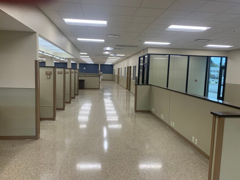 More Photos Of 694-760 Crescent St, Brockton Storefront For Lease