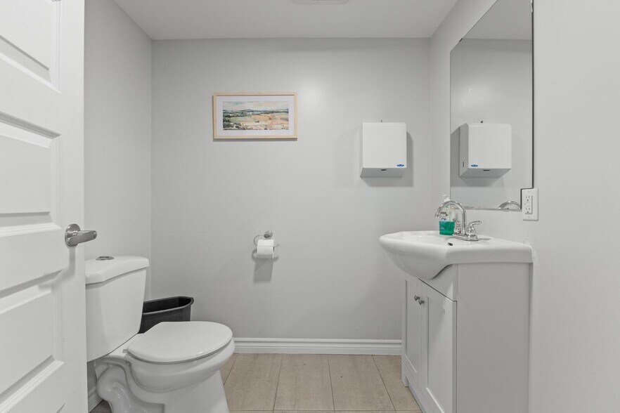 More Photos Of 122 Rue Jean-Talon, Saint-jean-sur-richelieu Storefront Retail Office For Sale