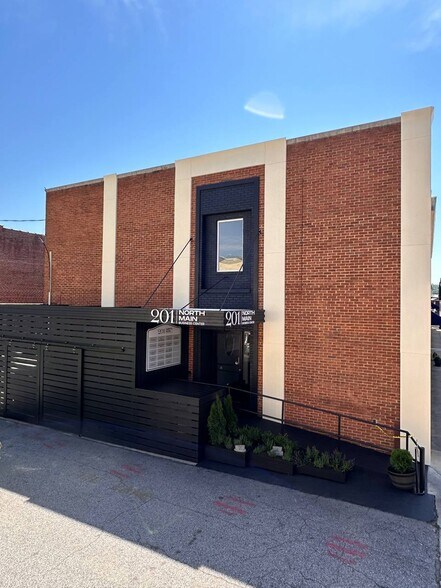 More Photos Of 201 N Main St, Farmville Office For Lease