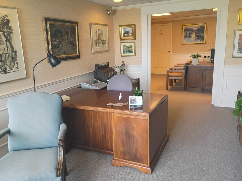 More Photos Of 10 Liberty St, Danvers Office For Sale