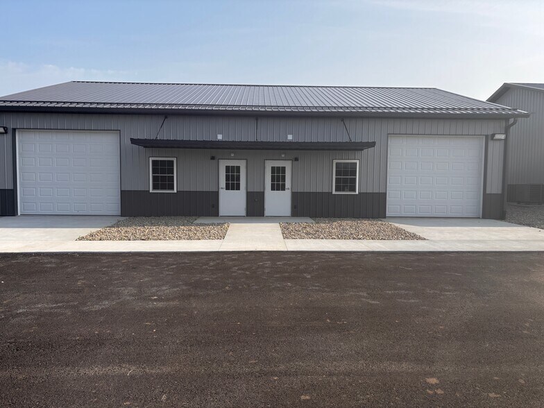 More Photos Of 1401 Amy Ln, Franklin Showroom For Sale
