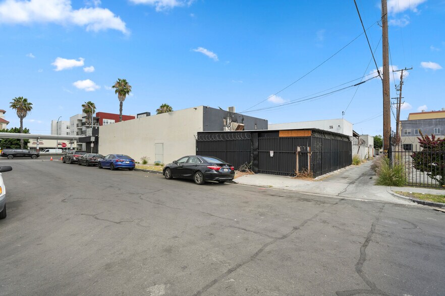 More Photos Of 1750 N Long Beach Blvd, Long Beach Freestanding For Lease
