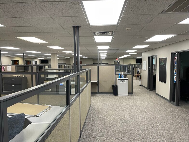 More Photos Of 200 Parkwood St, Lowell Office For Sale