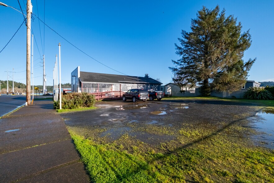 More Photos Of 1185 NE Mill St, Waldport Flex For Sale