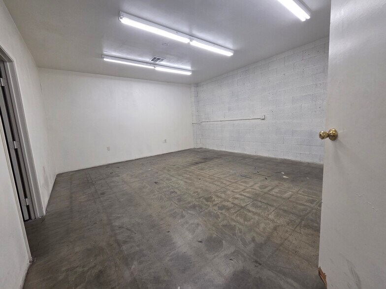 More Photos Of 341 W 31st St, Los Angeles Warehouse For Sale