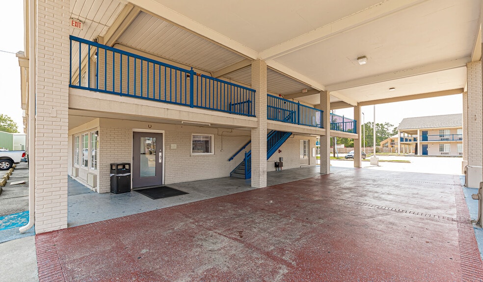 More Photos Of 9999 Gwenadele Ave, Baton Rouge Hotel For Sale