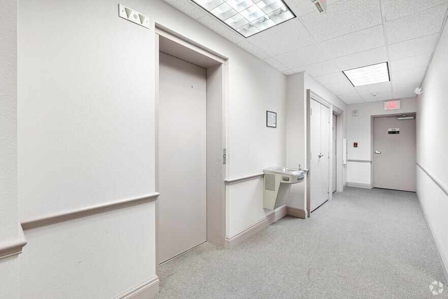 More Photos Of 1670 Main St, Sarasota Religious Facility For Sale