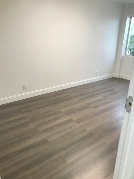 More Photos Of 418-432 S Dixie Hwy E, Pompano Beach Industrial For Sale