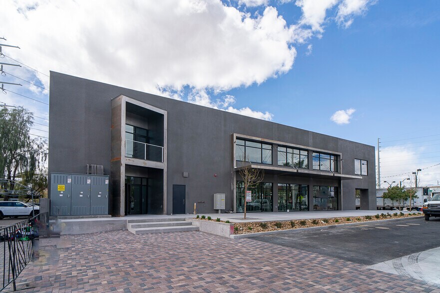 More Photos Of 1 E Charleston Blvd, Las Vegas Storefront Retail Office For Lease