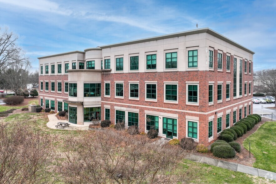More Photos Of 204 Muirs Chapel Rd, Greensboro Office For Lease