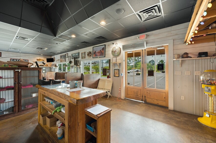 More Photos Of 1296 N Ferdon Blvd, Crestview Restaurant For Sale