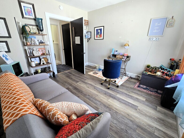 More Photos Of 118 Main St, Lenoir Storefront Retail Office For Lease