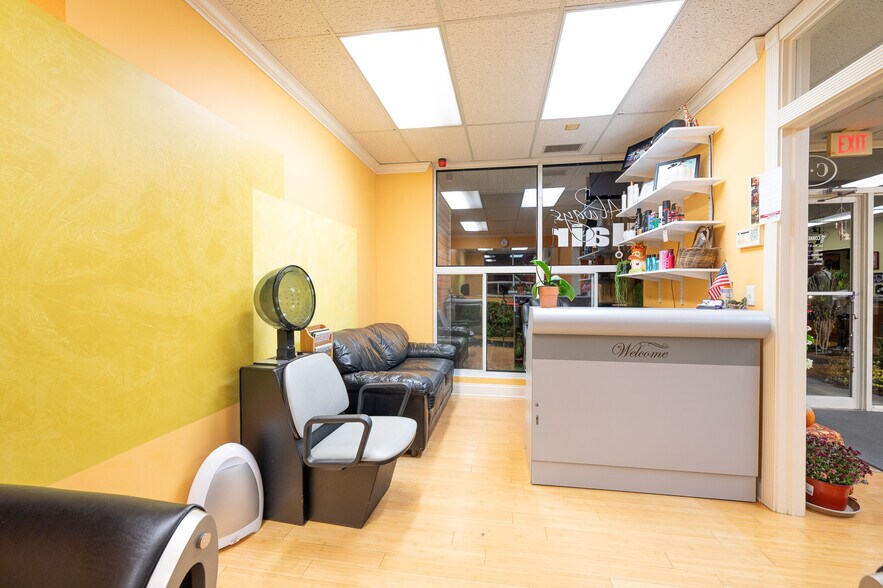 More Photos Of 246 Federal Rd, Brookfield Office For Sale