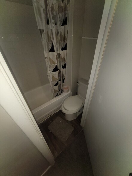 More Photos Of 1458 W 32nd St, Indianapolis Apartments For Sale