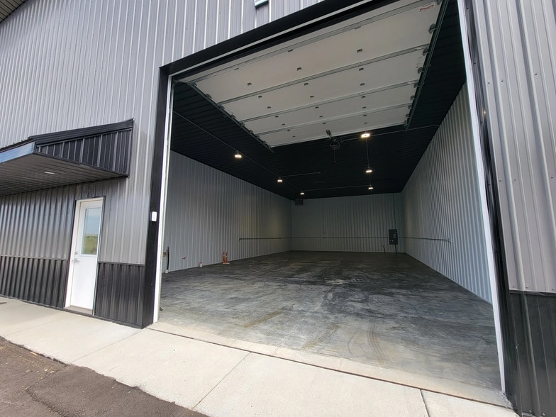 More Photos Of 308 N Heritage Rd, Brandon Warehouse For Sale