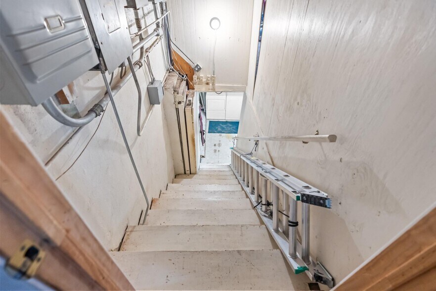 More Photos Of 110 E Franklin St, Hillsboro Health Club For Sale