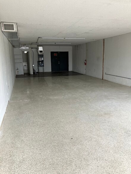 More Photos Of 12710 Mcgregor Blvd, Fort Myers Storefront For Lease