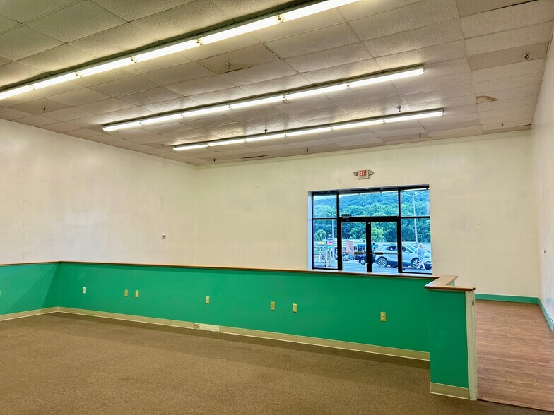 More Photos Of 1104 Greenville Ave, Staunton Storefront For Lease