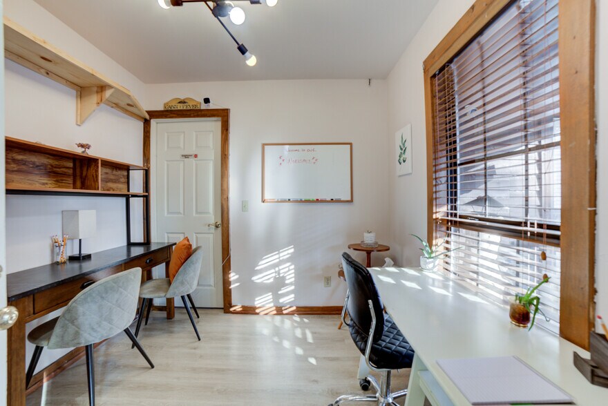 More Photos Of 446724 E 390 Rd, Langley Hotel For Sale