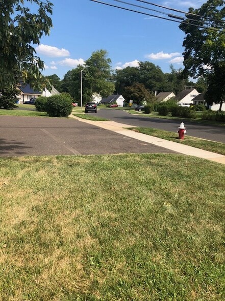 More Photos Of 1 Plumbridge Dr, Levittown Office Residential For Sale