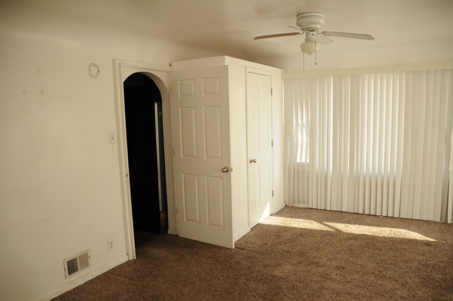 More Photos Of 2770 W 5400 S, Salt Lake City Flex For Sale