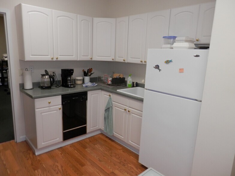 More Photos Of 103 Chesley Dr, Media Office For Lease