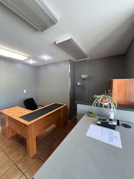 More Photos Of 6926 E 16th St, Indianapolis Auto Repair For Lease