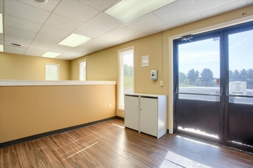 More Photos Of 55 W Shortcut Rd, Newport Loft Creative Space For Sale
