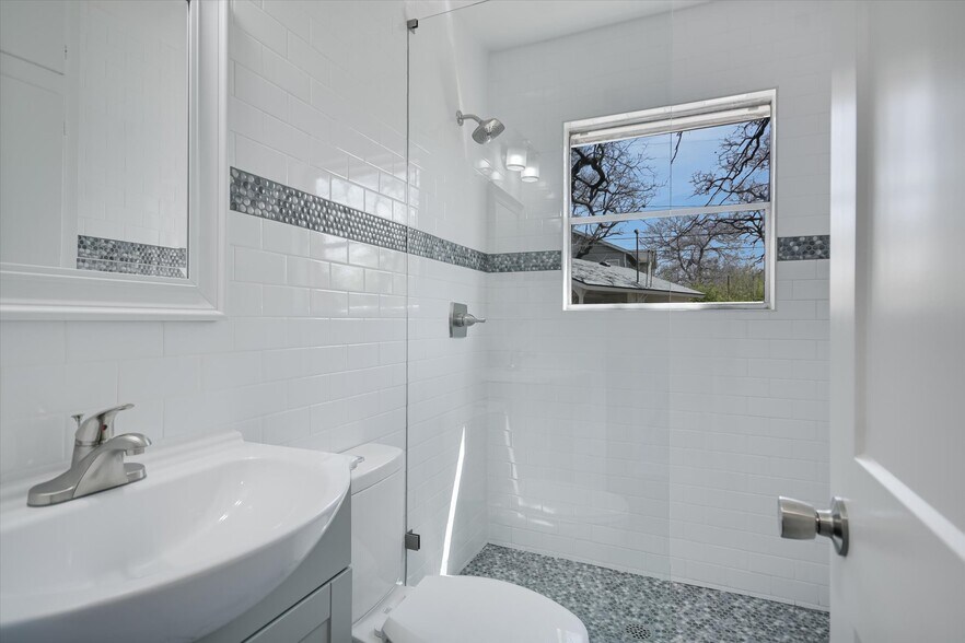 More Photos Of 3203 Lafayette Ave, Austin Specialty For Sale