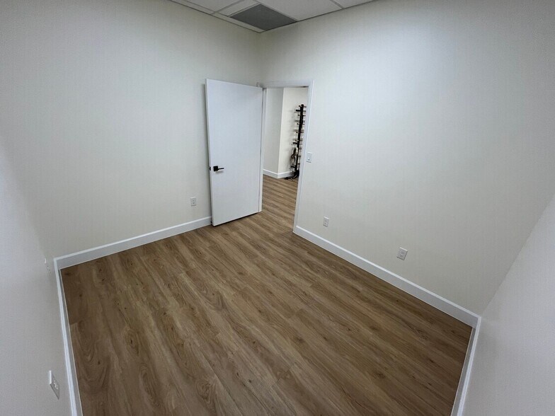 More Photos Of 10220 W State Road 84, Davie Flex For Lease