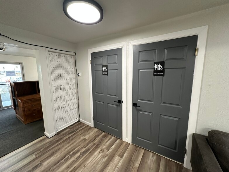 More Photos Of 73421 29 Palms Hwy, Twentynine Palms Office For Lease