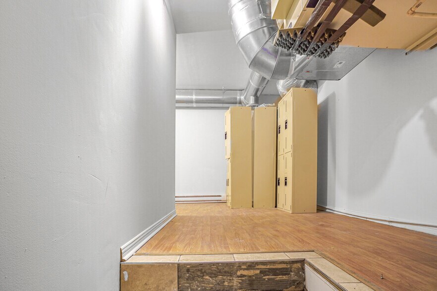 More Photos Of 6529 Boul Saint Laurent, Montréal General Retail For Lease