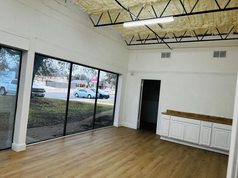 More Photos Of 2912 N Macarthur Blvd, Irving Medical For Sale