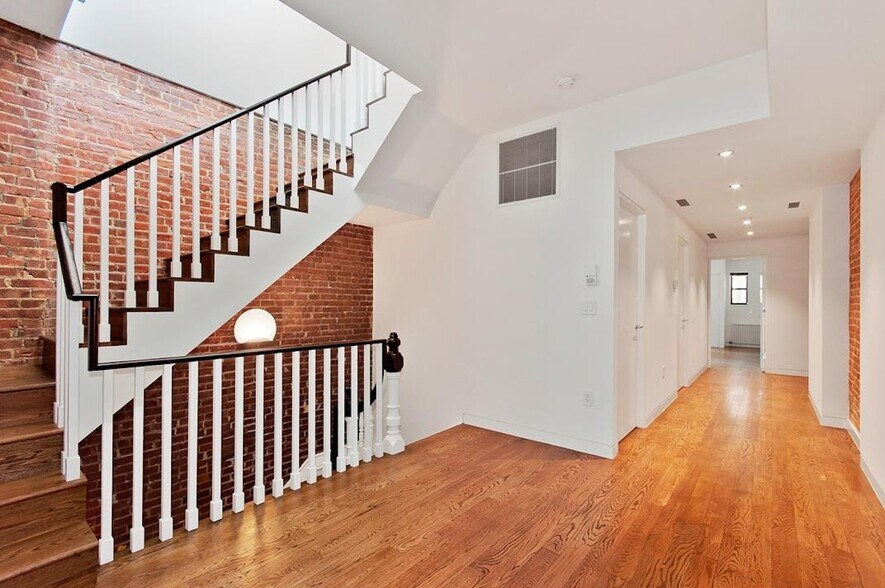 More Photos Of 860 Lexington Ave, New York Apartments For Sale