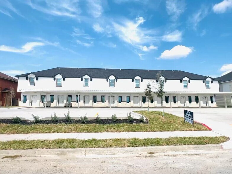 Primary Photo Of 1300 Hummingbird Ct, Pharr Apartments For Sale