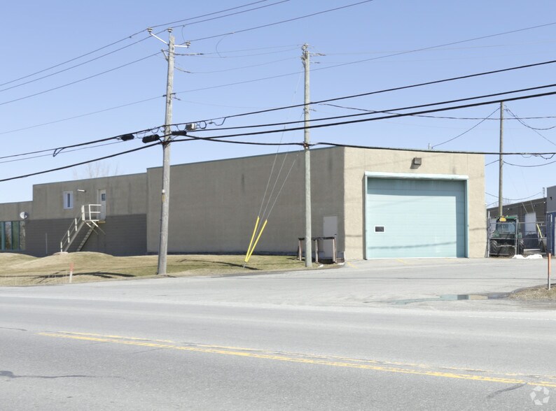 More Photos Of 10 Rue Industrielle, Delson Warehouse For Sale