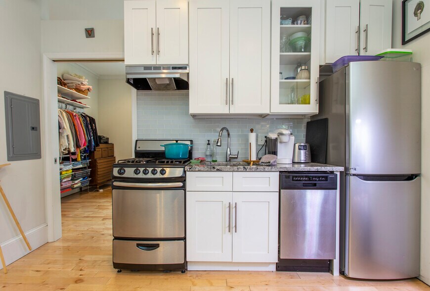 More Photos Of 2020 Locust St, Philadelphia Apartments For Sale