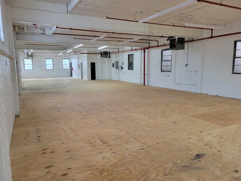 More Photos Of 429 E 164th St, Bronx Warehouse For Lease